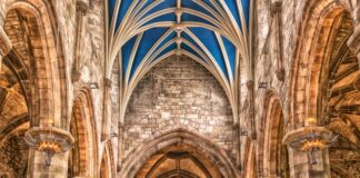 Kiedy jechać do Edynburg?