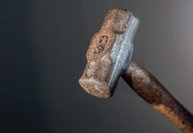 Dlaczego funt tak spada?