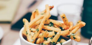 Ile kosztują frytki w Anglii?