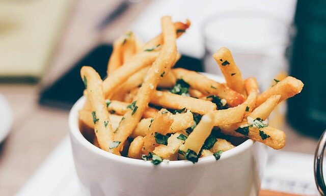 Ile kosztują frytki w Anglii?