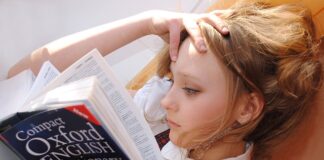 Jaki jest język urzędowy w Tunezji?