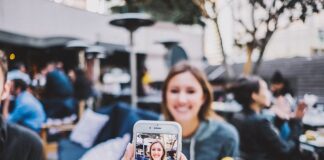 Co trzeba wyłączyć w telefonie za granicą?