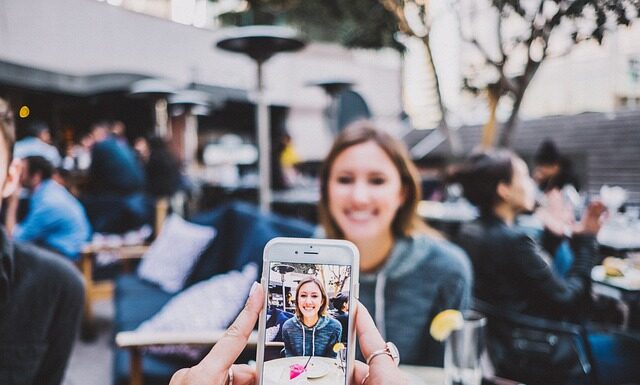 Co trzeba wyłączyć w telefonie za granicą?