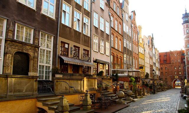 Ile się leci z Gdańska do Szkocji?