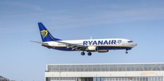 Czy Ryanair lata do Edynburga?