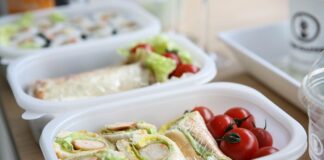 O której godzinie jest lunch w Anglii?