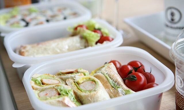 O której godzinie jest lunch w Anglii?