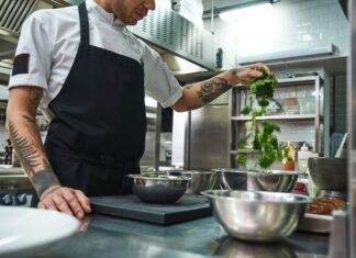 Aneks kuchenny czy restauracja - co wybrać decydując się na wynajem apartamentu w Zakopanem