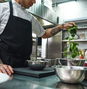 Aneks kuchenny czy restauracja - co wybrać decydując się na wynajem apartamentu w Zakopanem