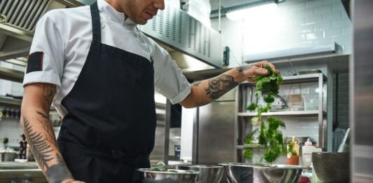 Aneks kuchenny czy restauracja - co wybrać decydując się na wynajem apartamentu w Zakopanem