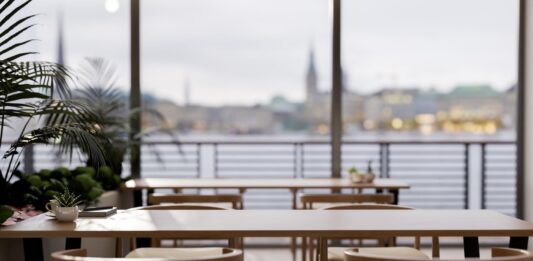 Dobra restauracja w Gdańsku na uroczystą kolację z widokiem na Motławę Dobra restauracja w Gdańsku na uroczystą kolację z widokiem na Motławę